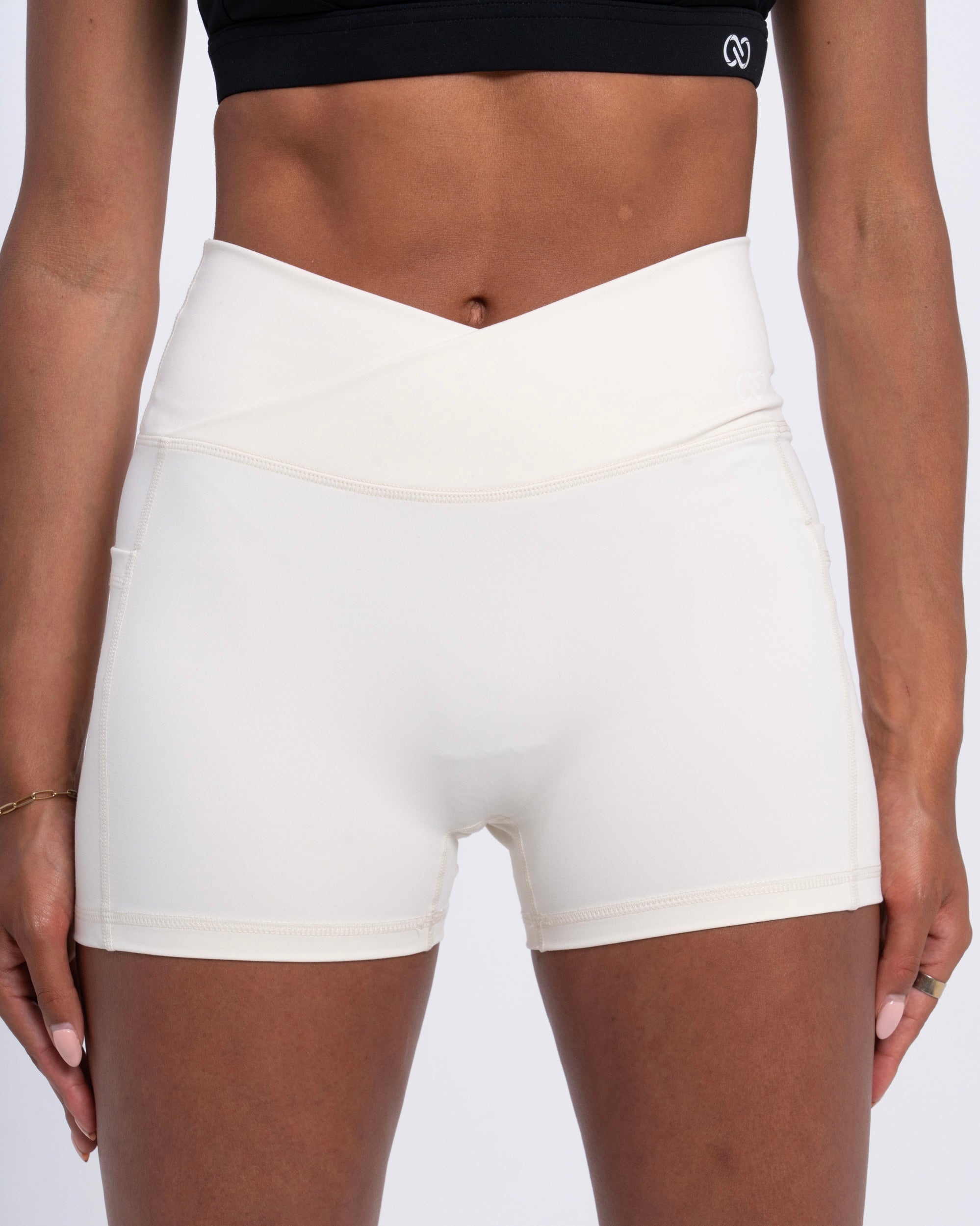 Elevate Pocket Shorts Creme