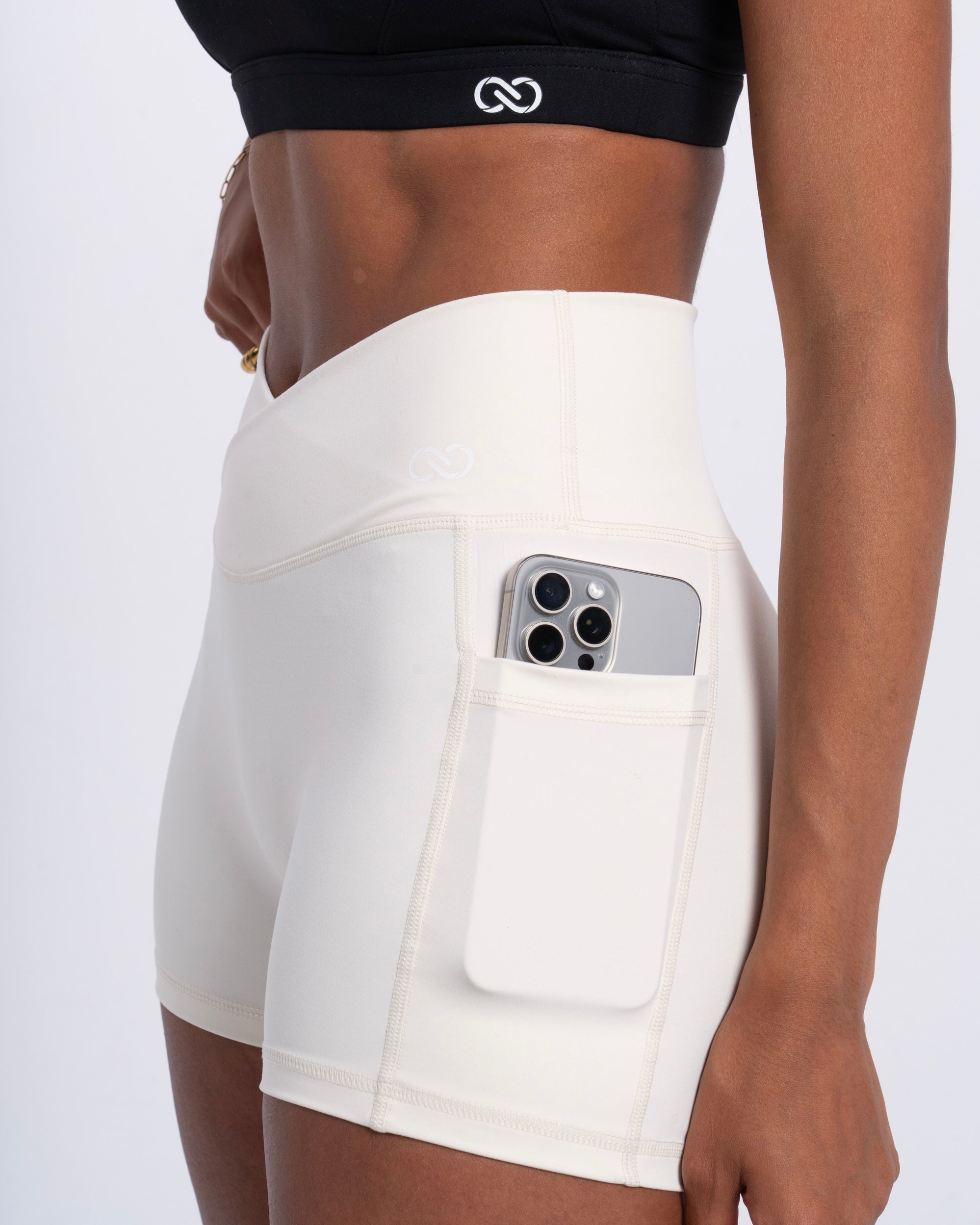 Elevate Pocket Shorts Creme