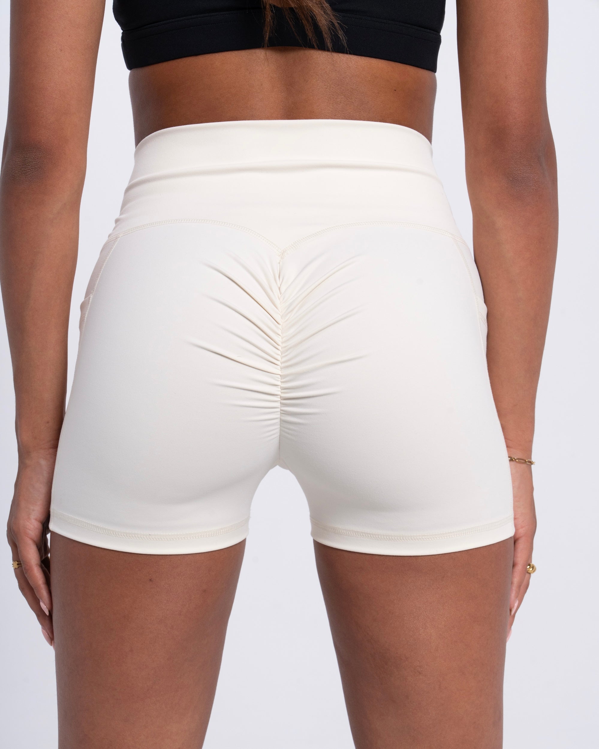 Elevate Pocket Shorts Creme